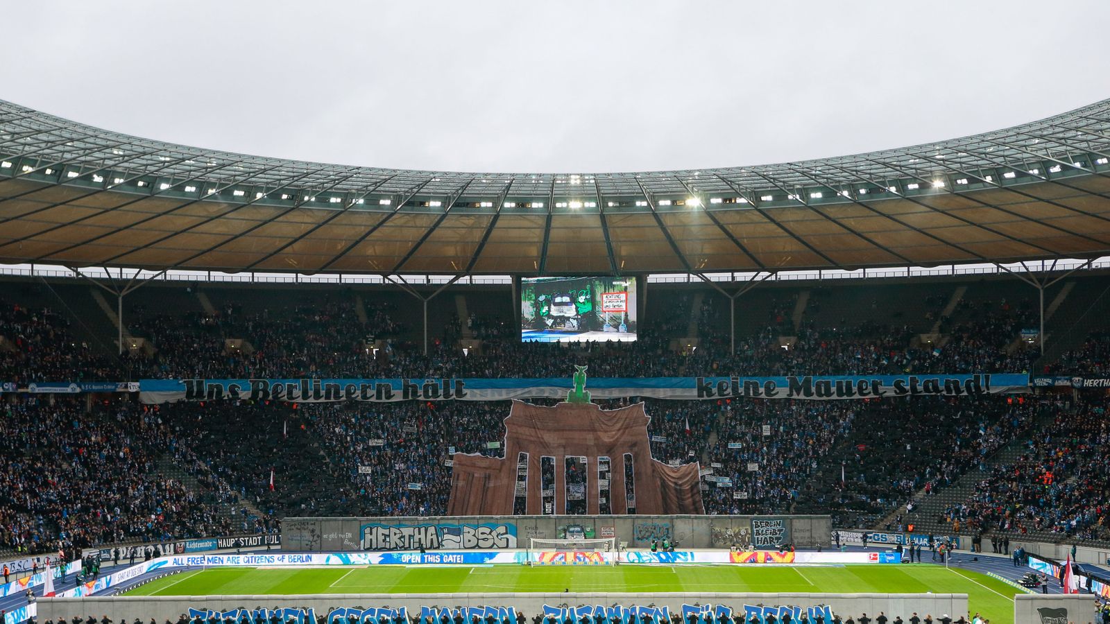 30 Jahre Mauerfall Hertha Bsc Feiert Mit Choreo Inklusive Kurioser Panne Fussball News Sky Sport