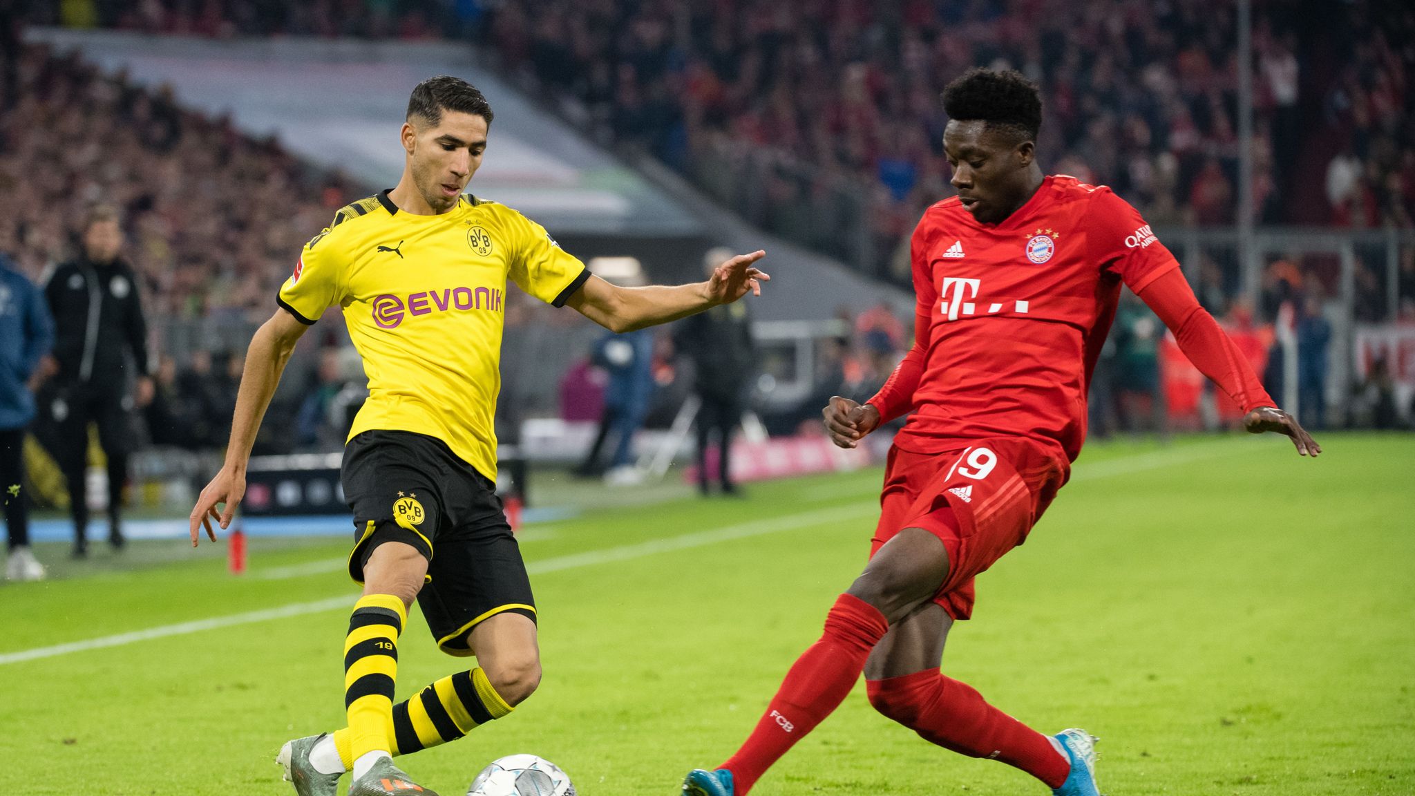 Match en. Хакими в Баварии. Alphonso Davies vs David Alaba.