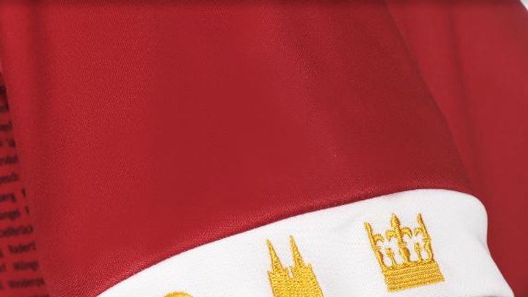Krätzchen, Kölner Dom und Krone am Ärmel.  (Quelle: 1. FC Köln Website)