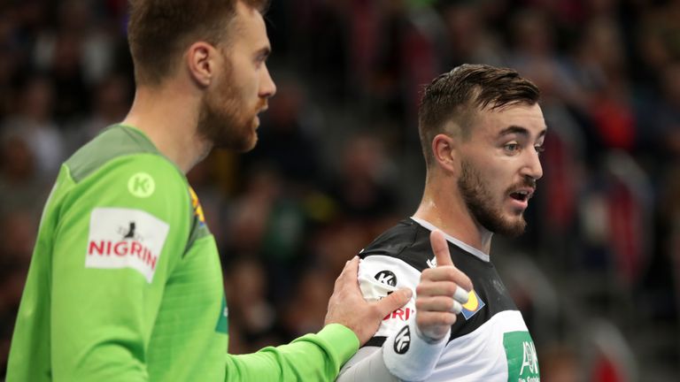 Daumen hoch von Jannik Kohlbacher für die Bewerbung seiner handballerischen Heimat.