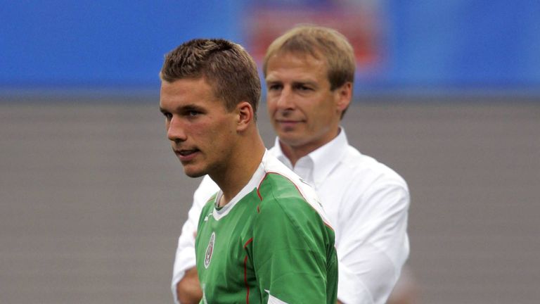 Das erste Länderspiel unter Klinsmann gewinnt Deutschland mit 3:1 in Österreich. Beim Confed-Cup 2005 belegt die deutsche Mannschaft den 3. Platz. Lukas Podolski erzielt das 1:0 beim 4:3 gegen Mexiko.