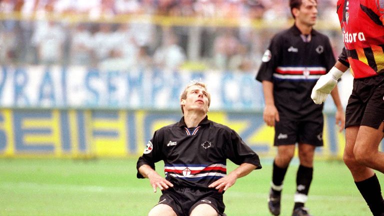 1997 verlässt er die Bayern und wechselt noch einmal nach Italien. Für Sampdoria Genua absolviert er aber nur acht Spiele (2 Tore). Er wird an Tottenham ausgeliehen und trifft bei seinem zweiten Engagement in 14 Spielen acht Mal.