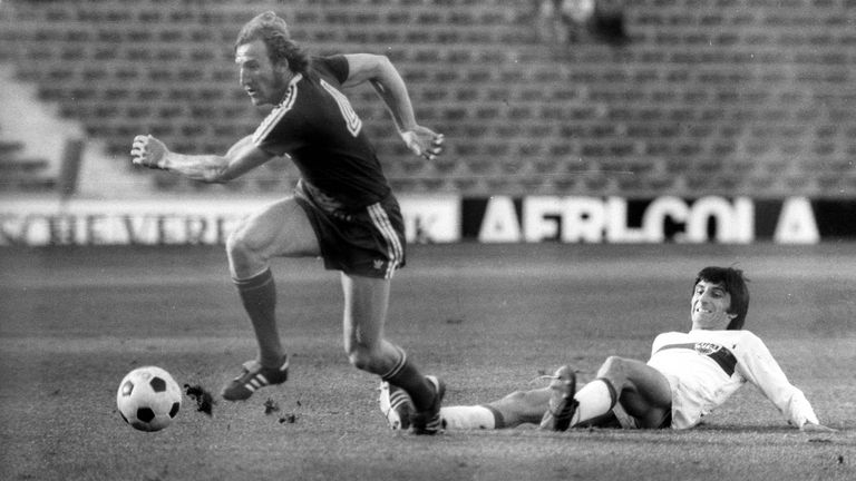 Platz 5: Hans-Georg Schwarzenbeck - 540 Einsätze. Der Abwehrspieler absolvierte wie einige Andere aus dem 500er-Klub seine gesamte Profi-Laufbahn beim FCB (1966 - 1980).