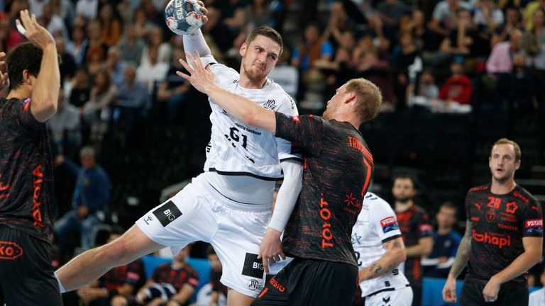 Hendrik Pekeler will mit dem THW Kiel auswärts beim HC Motor Zaporozhye wichtige Punkte im Kampf um die Tabellenführung in der VELUX EHF Champions League holen. 