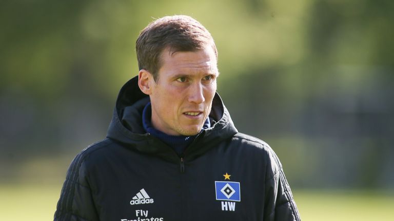 Hannes Wolf: Würde eingeschränkt zu Mainz passen. Er erfüllt das Anforderungsprofil: Wolf hat Erfahrung und kann gut mit jungen Spielern. Aber Mainz wäre nicht der logische nächste Karriereschritt für den Coach selbst.