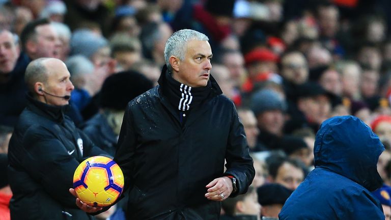 
Jose Mourinho: Gegenüber Sky Sport erklärte ein enger Vertrauter, dass Mourinho „gerne zum FC Bayern kommen würde“ und er die Spiele „seit geraumer Zeit verfolge“. Eine Kontaktaufnahme mit dem Coach gab es allerdings noch nicht.