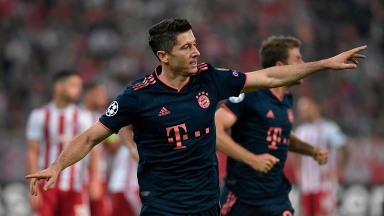 Robert Lewandowski will den FC Bayern ins Achtelfinale schießen.