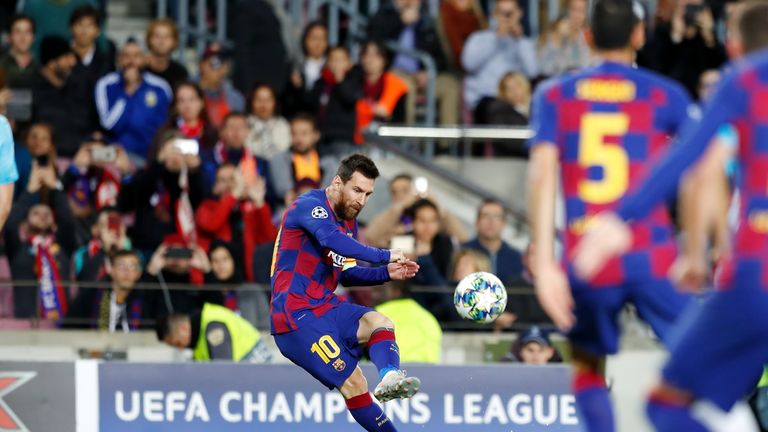 Lionel Messi zirkelt gegen Celta Vigo gleich zwei Freistöße direkt in die Maschen.