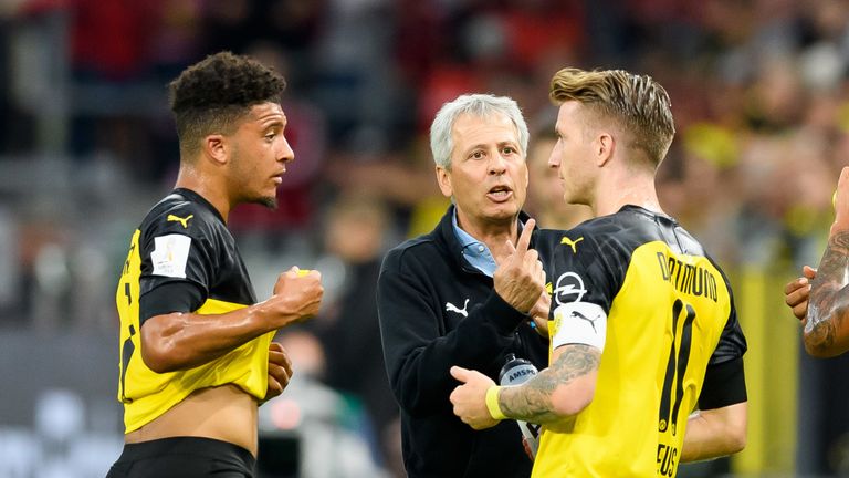 Jadon Sancho (l.) erwarten nach seinem Denkzettel gegen Barcelona keine weiteren Sanktionen. Er soll mit Kapitän Marco Reus die Kohlen aus dem Feuer holen. 