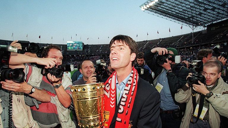Joachim Löw: Startete seine Karriere als Interimslösung: Rolf Fringer verließ Stuttgart 1996 kurz vor Saisonbeginn, Co-Trainer Löw übernahm. Und das erfolgreich: Fünf Siege in Folge und er war dauerhaft der Boss. Gewann im ersten Jahr den DFB-Pokal.