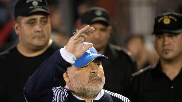 Diego Maradona ist nach nur zwei Monaten als Trainer von Gimnasia La Plata zurückgetreten. 