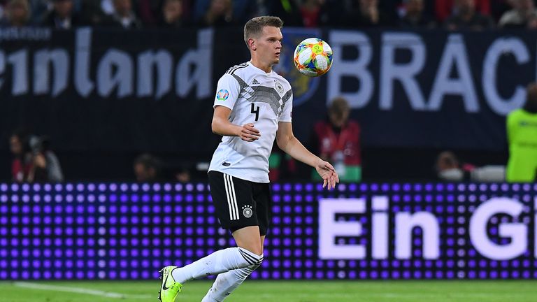 Köhler: "Matthias Ginter ist für Joachim Löw momentan unverzichtbar. Er ist mit 28 Länderspielen sogar der erfahrenste Verteidiger. Man muss hoffen, dass er gesund bleibt."