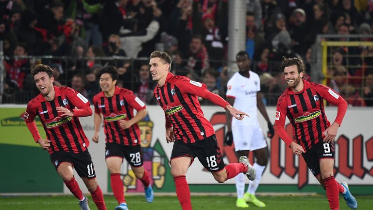 Nils Petersen schießt Freiburg zum Sieg.