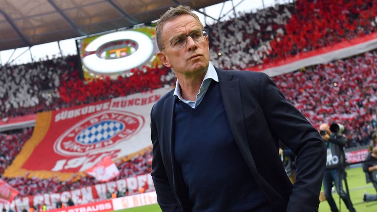 Ralf Rangnick: Im Gespräch mit Sky Sport unterstrich Berater Marc Kosicke, dass der Ex-Leipzig-Coach derzeit nicht zur Verfügung steht. Dementsprechend finden auch keine konkreten Gespräche zwischen den beiden Parteien statt.