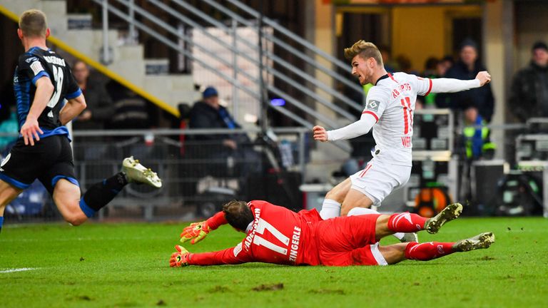 Timo Werner trifft für RB Leipzig zum zwischenzeitlichen 3:0 in Paderborn.