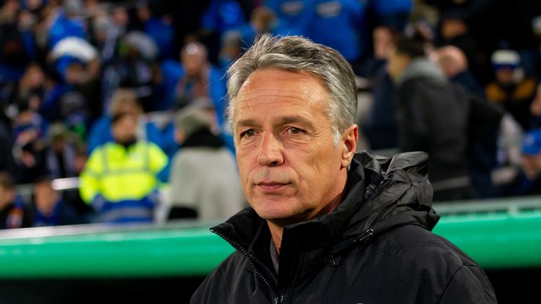 Uwe Neuhaus schwebt mit Arminia Bielefeld auf Wolfe sieben. 