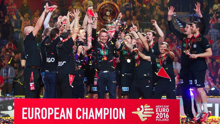 Die deutschen Handball-Herren feiern den EM-Triumph in Krakau.