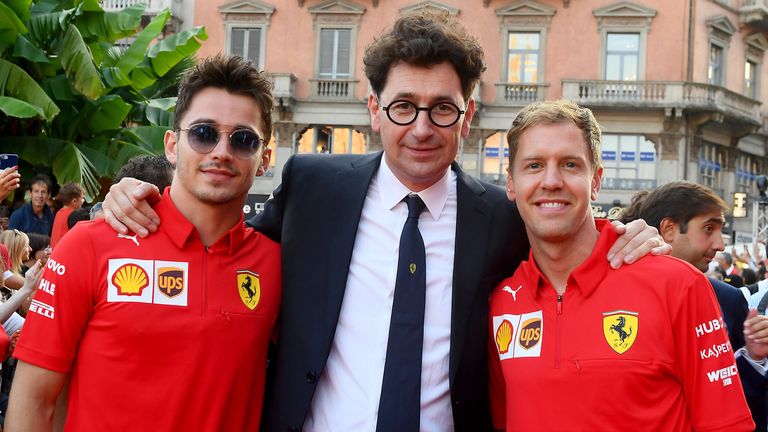 Charles Leclerc, Mattia Binotto und Sebastian Vettel (von Links) bleiben die drei Hauptakteure bei Ferrari.