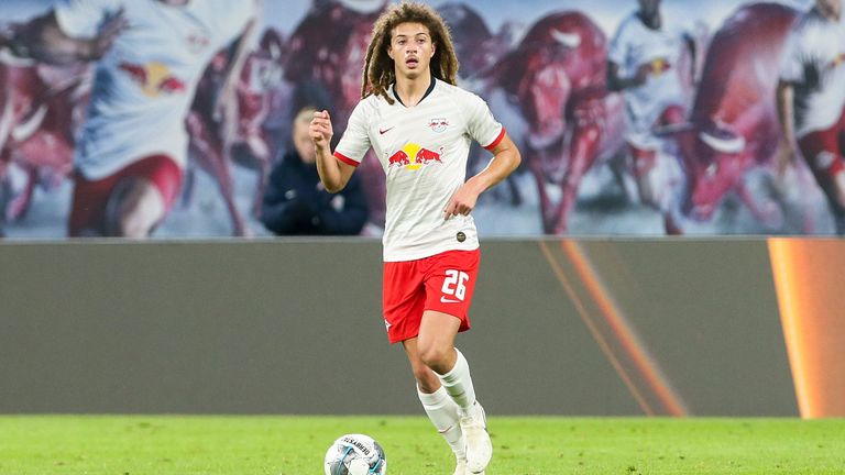 Ethan Ampadu (RB Leipzig) - 48 Einsatzminuten - am 14.09.2000 geboren. Zur Saison 2019/29 liehen die Leipziger den Engländer vom FC Chelsea aus. Bei den Bundesliga-Siegen gegen Mainz 05 und Hertha BSC sammelte der 19-Jährige seine ersten Einsatzminuten. 