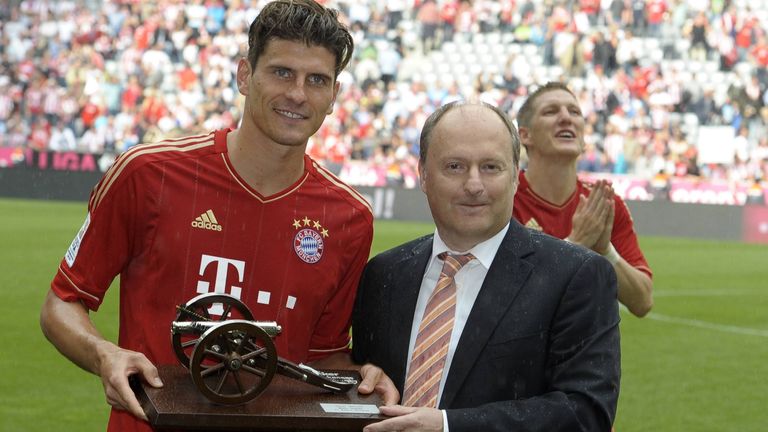 MARIO GOMEZ (FC Bayern) - Torschützenkönig Saison 2010/11 - 28 Tore in 32 BL-Spielen