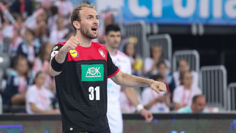 Linksaußen: Marcel Schiller wird wohl Zieker den Vortritt lassen müssen.