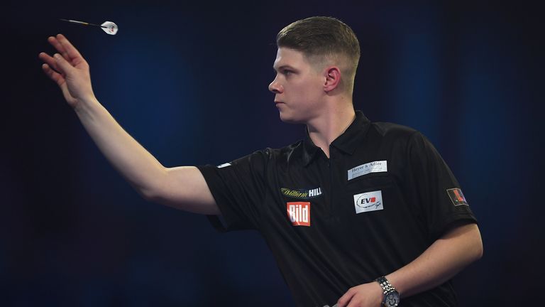 Nico Kurz steht in der dritten Runde der Darts-WM
