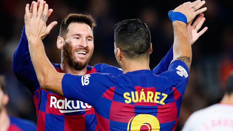 Lionel Messi und Luis Suarez (r.) bejubeln den Heimsieg gegen Mallorca.
