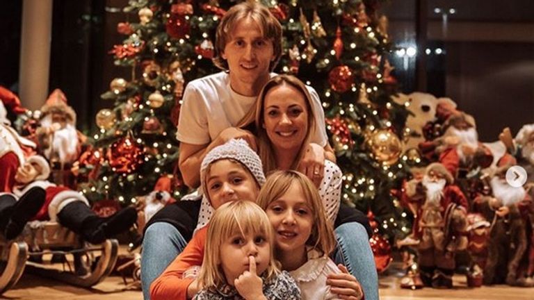 Vize-Weltmeister Luka Modric mit Familie. (Quelle: instagram.com/lukamodric10)