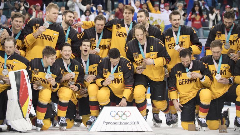 Mario Gotze Sebastian Vettel Dirk Nowitzki Fc Bayern Wer Sorgte Fur Das Highlight Des Jahrzehnts Mehr Sport News Sky Sport
