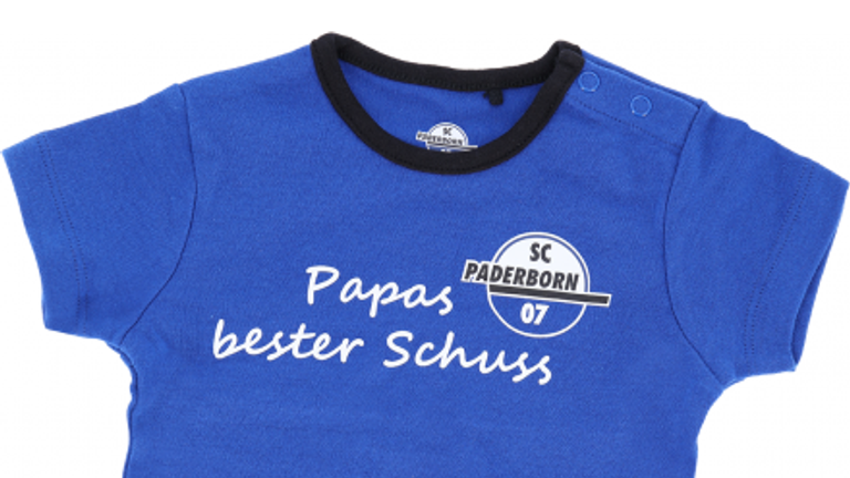 In der Abteilung Babybekleidung findet man beim Aufsteiger SC Paderborn dieses T-Shirt. (Quelle: scp07-shop.de)