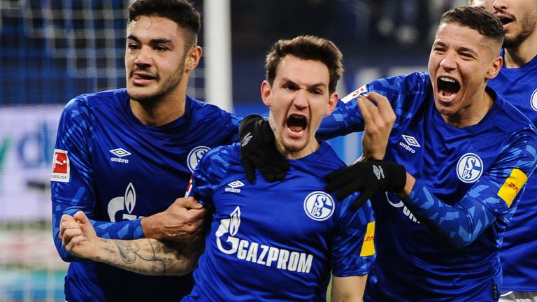 Die Neuzugänge Ozan Kabak (l.) und Benito Raman (M.) gehören zuletzt zu den Stützen beim FC Schalke 04.