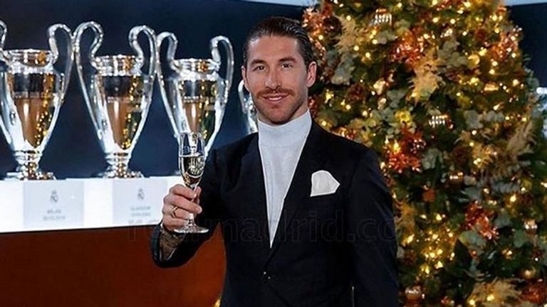 Sergio Ramos freut sich auch an Weihnachten über seine Trophäen. (Quelle: instagram.com/sergioramos)
