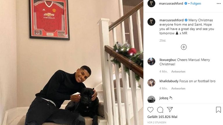 Marcus Rashford von Manchester United grüßt mit seinem Hund. (Quelle: @MarcusRashford)