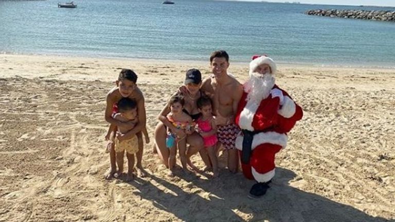 Cristiano Ronaldo feiert am Strand. (Quelle: instagram.com/cristiano)