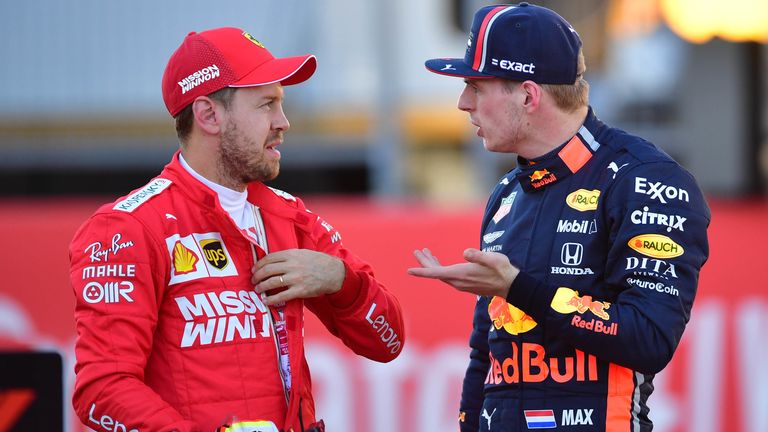 Max Verstappen (r.) hat ausgeschlossen, dass er Nachfolger von Sebastian Vettel (r.) im Ferrari-Cockpit wird.