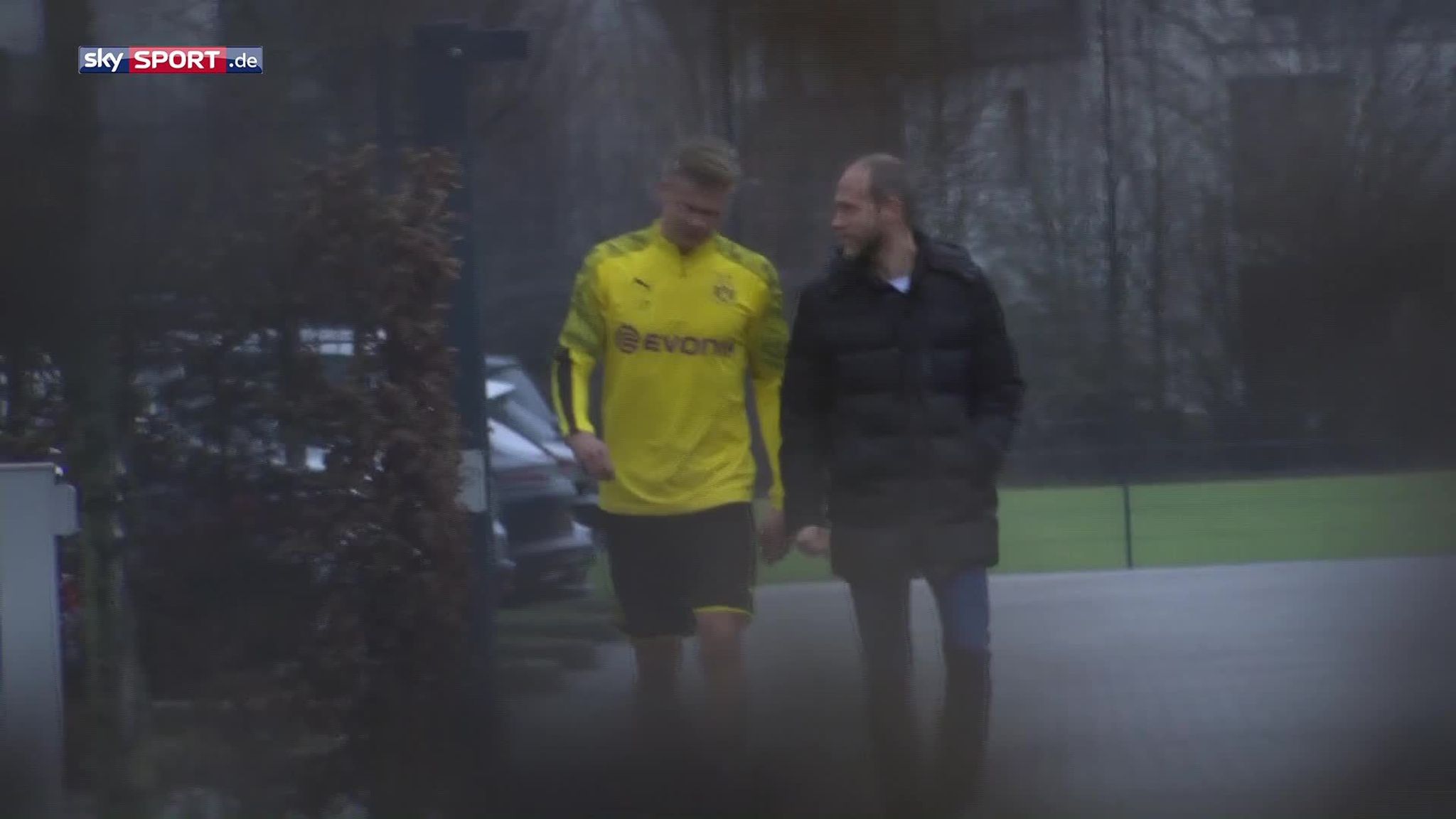 Erste Bilder: Haaland im Outfit von Borussia Dortmund ...