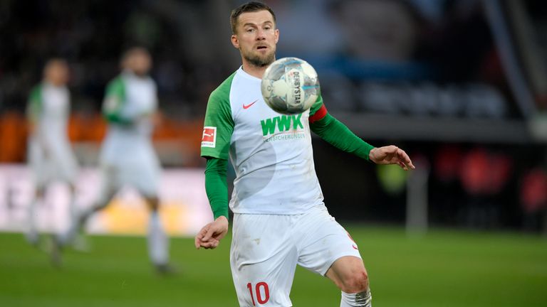 Daniel Baier hat seinen Vertrag beim FC Augsburg verlängert.
