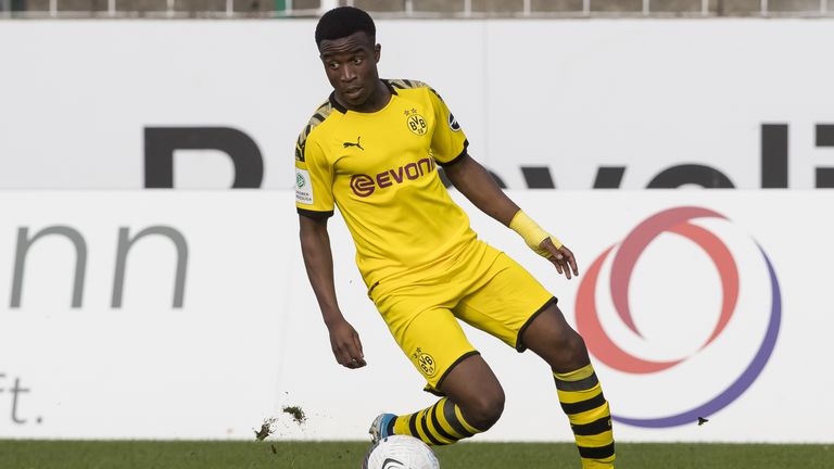 Youssoufa Moukoko (15): Trifft in der U19 von Borussia Dortmund wie er will. Joachim Löw hat sich bereits nach ihm erkundigt. 
