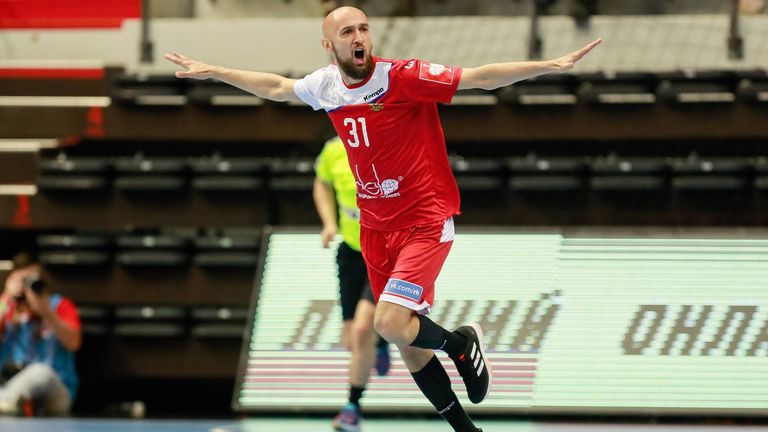 Ein weiterer Weltklasse Außen ist der Russe Timur Dibirov. Zeitweise führte er bei der WM 2019 mit Gensheimer die Torschützenliste an. Mit seinem Verein Vadar Skopje konnte er 2017 und 2019 die Championsleague gewinnen. 