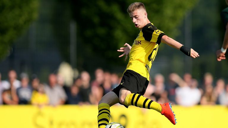 Dennis Lütke-Frie (16): Auch der zentrale Mittelfeldspieler kickt bei Borussia Dortmund. In der U17 ist er eines der größten Talente. 