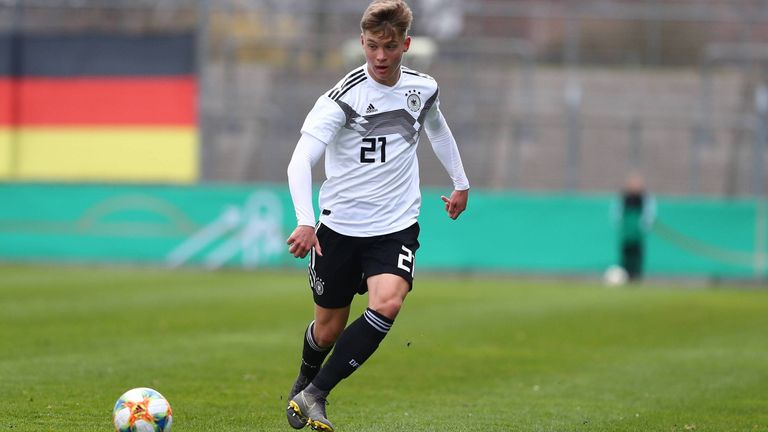 Luca Netz (16): Der Linksverteidger gilt als eines der größten Talente der Hertha-Jugend.