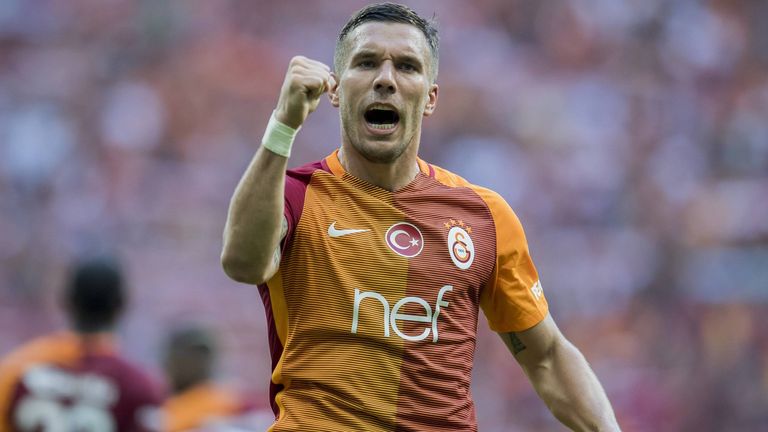 Im folgenden Sommer gibt der FC Arsenal seine Nummer Neun dann endgültig ab, Podolski wechselt zu Galatasaray Istanbul. Die 2,5 Millionen Euro Ablöse sollten zum echten Schnäppchen werden. Podolski ist in 75 Spielen an 52 beteiligt. 
