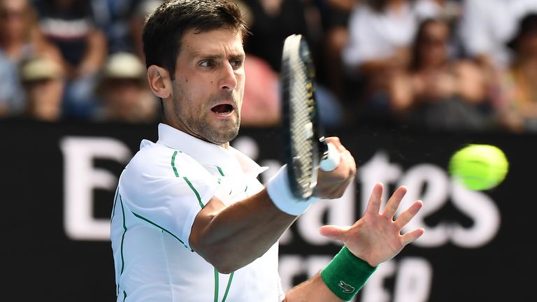 Novak Djokovic ist souverän ins Viertelfinale der Australian Open eingezogen. 
