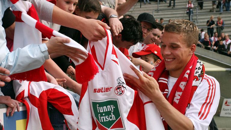 Podolski verabschiedet sich nach dem erneuten Abstieg in der Saison 2005/06 Richtung München