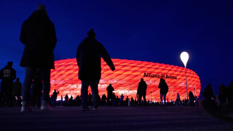 In der Münchner Allianz Arena kam es im Spiel zwischen dem FC Bayern und dem SC Paderborn zu einem tragischen Todesfall.
