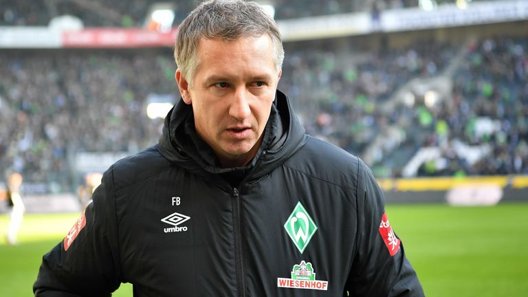 Werder Bremens Geschäftsführer Frank Baumann kritisiert die Deutsche Fußball Liga für die Verlegung des Spiels gegen Eintracht Frankfurt.
