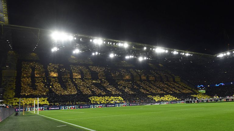 ... denn auf der einen Seite ist das Wort ''Borussia'' zu lesen, auf der anderen ''Dortmund'' (Foto).