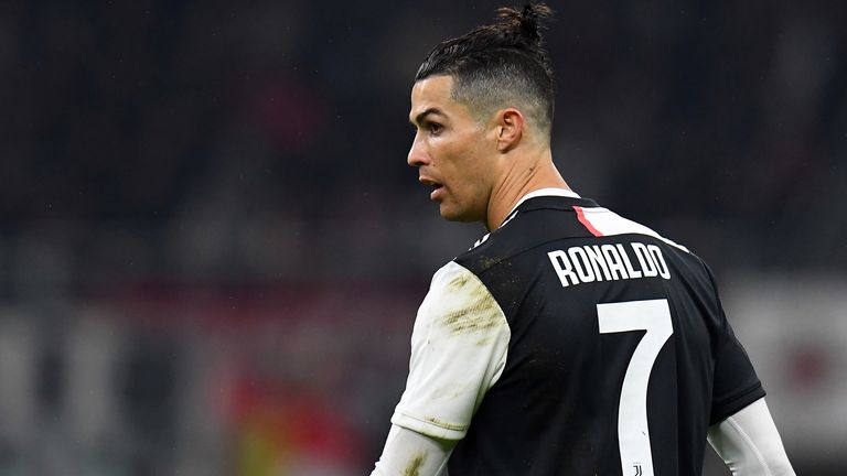 Superstar Cristiano Ronaldo muss mit Juve in Lyon ran. 
