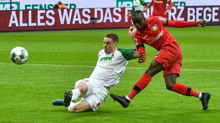 Diaby schießt Leverkusen gegen Augsburg in Führung.