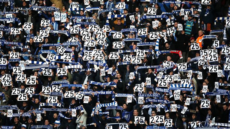 Nach den Rassismusvorwürfen solidarisieren sich Hertha-Fans mit Jordan Torunarigha.